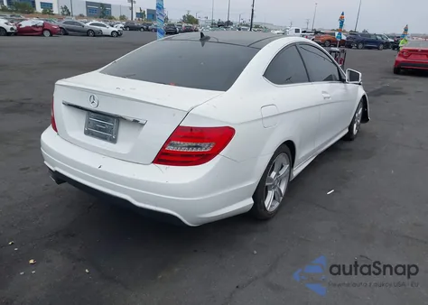 2014 Mercedes-Benz C 250 из США, поврежденный, VIN WDDGJ4HB8EG289464